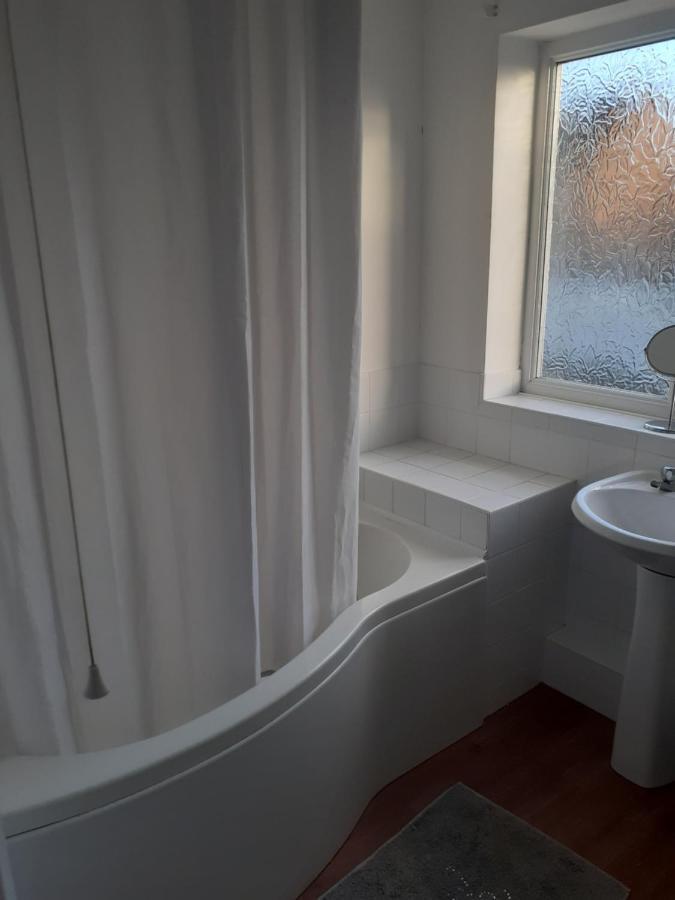 Carters Guesthouse Милтън Кейнс Екстериор снимка