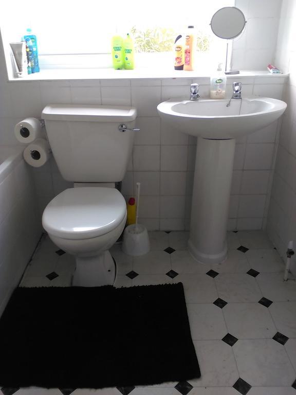 Carters Guesthouse Милтън Кейнс Стая снимка