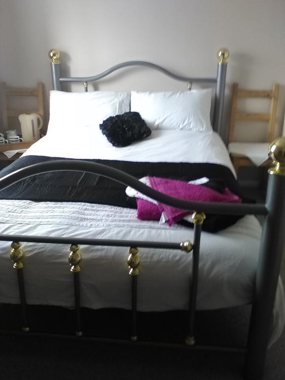 Carters Guesthouse Милтън Кейнс Стая снимка